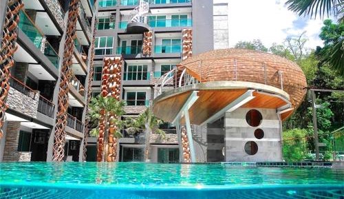 Apartment with Pool View 