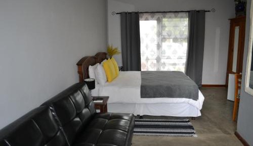 Deluxe Double Room (2 Adults + 1 Child)
