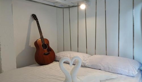 Upper Queen Bed in Mixed Dormitory Room