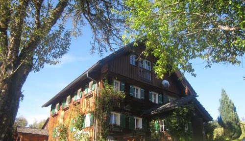 Apartment with Mountain View