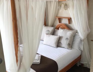 Double Room with Four Poster Bed with Sea View