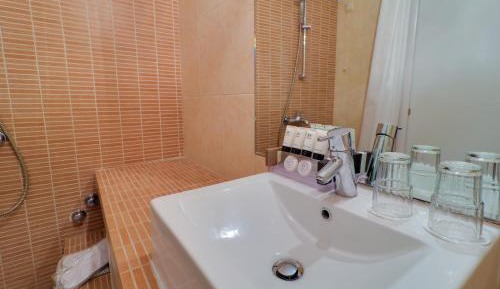 Standard Twin Room with City View
