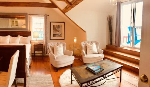 Deluxe King Suite