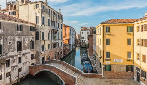 Deluxe Apartment with Balcony and Canal View