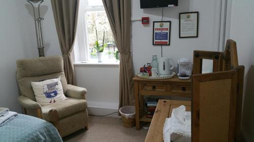 Single Room with Shower - First Floor (No Sea View)