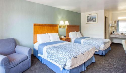 Queen Room with Two Queen Beds - Non-Smoking