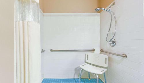 Queen Room with Two Queen Beds and Bath Tub - Mobility Accessible/Non-Smoking