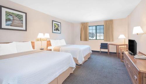 Queen Room with Two Queen Beds - Non-Smoking