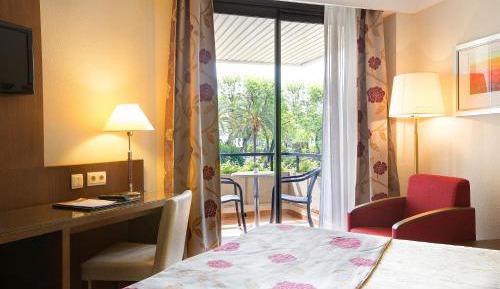 Twin Room with Extra Bed (2 Adults + 1 Child)
