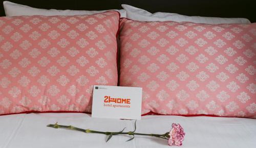 Small Double (55 in bed)