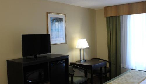 Deluxe Queen Room with Two Queen Beds - Non-Smoking