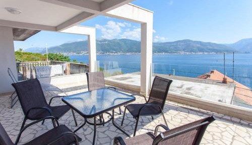Two-Bedroom Apartment with Balcony and Sea View