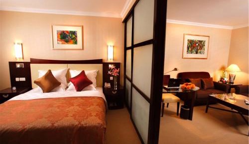 Business Suite Room