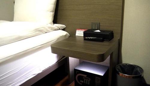 Male Single Room with Shared Bathroom