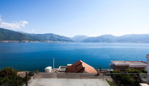 Two-Bedroom Apartment with Balcony and Sea View
