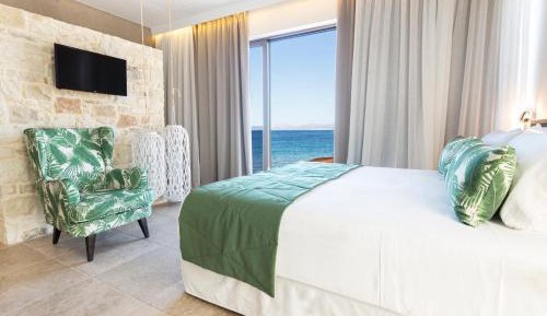 Master Suite with Hot Tub & Sea View