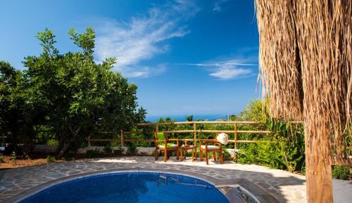 Villa with Private Pool & Jacuzzi
