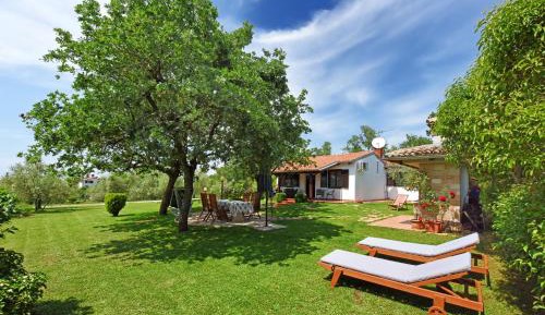 One-Bedroom Holiday Home