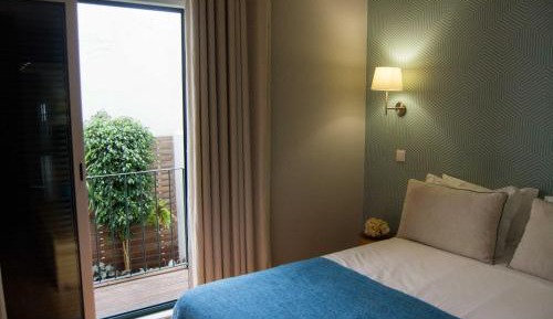 One-Bedroom Apartment with Balcony