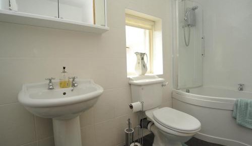 Twin Room with Private Bathroom