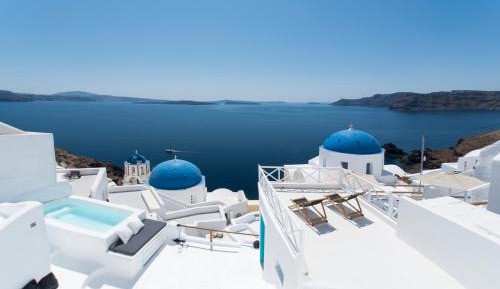 Sophie Cave Room with Outdoor Plunge Pool and Caldera View
