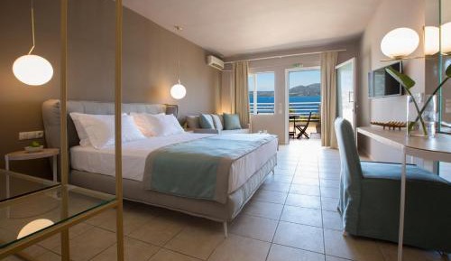 Deluxe Double Room with Side Sea View