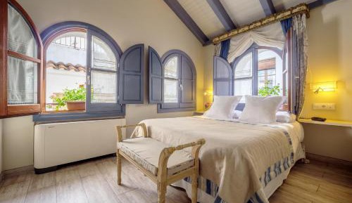 Superior One-Bedroom Apartment (2 Adults)