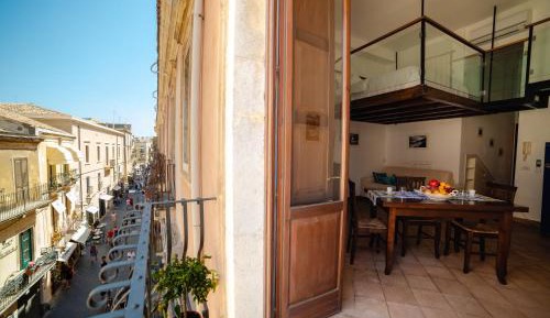 Studio Apartment with Balcony 