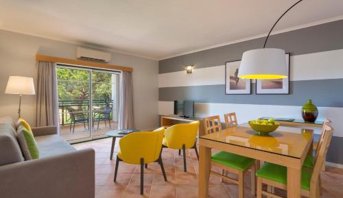 One-Bedroom Apartment with Pool View (2 Adults + 2 Children) 