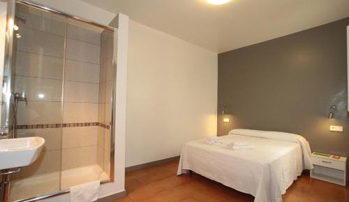 Double or Twin Room with Shared Bathroom