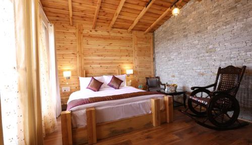 Suite with Mountain View