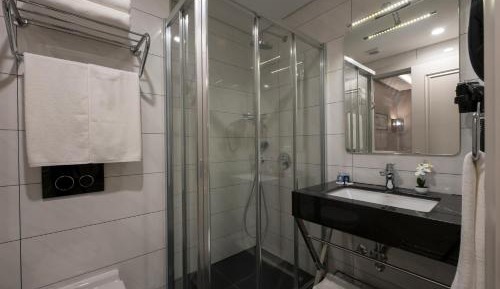 Double Room with Balcony (2 Adults + 1 Child)