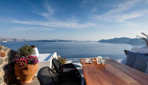 One-Bedroom Villa with Hot Tub and Caldera View