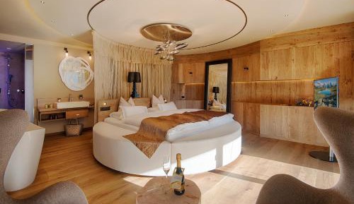 Romantic Suite with Balcony