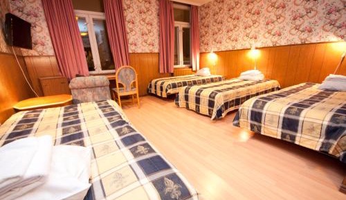 Family Room (2 Adults + 2 Children)