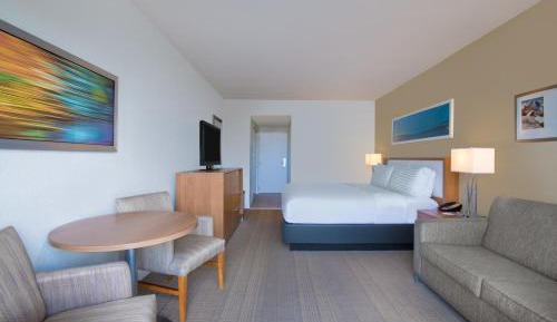Standard King Room with Ocean View