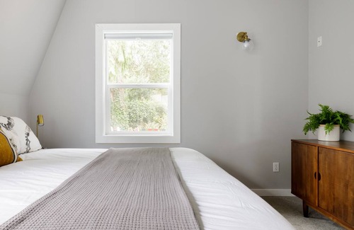 Edmonds House | Stillhouse Guest Home in Edmonds