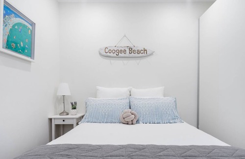 Randwick House | Walk to Coogee Beach from Penny's Place Apartment