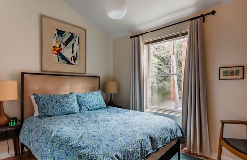 Near West Side House | Polk Street Coach House Apartment, Little Italy/Medical Dist