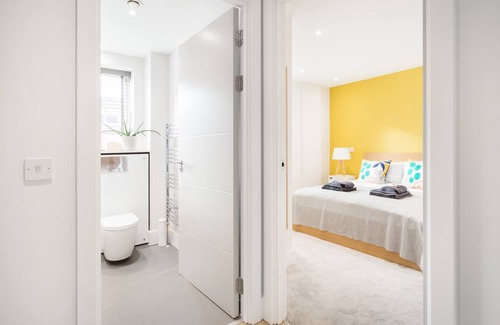 Merchiston Apartment | Contemporary Light Filled Apartment Close to the City Centre