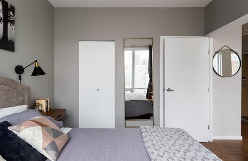 Downtown Vancouver Apartment | Skyline View High Rise Apartment