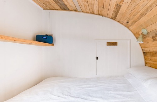 Shoreham-by-Sea Boat Rental | The Raft. A Light and Beautiful Floating Home.