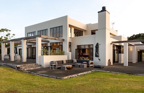 Warkworth Villa | Matakana Estate Lodge