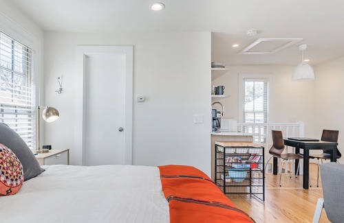Greenland Hills House | M-Streets Private Carriage House with No Contact Check-In