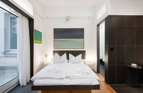 Mitte Apartment | Beautiful Apartment Connected to an Art Gallery