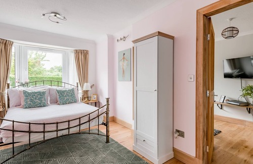 Gilmerton Apartment | Carlotta Guest House in Peaceful South Edinburgh