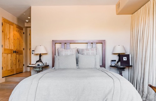 Oak Creek House | La Colibri Rouge Luxury Master Suite Two