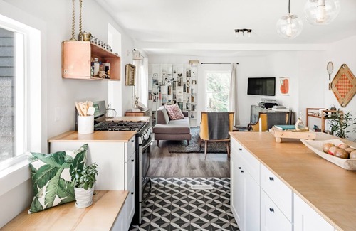 Greilickville House | Wren House—Historic Farm Surrounded by Countryside