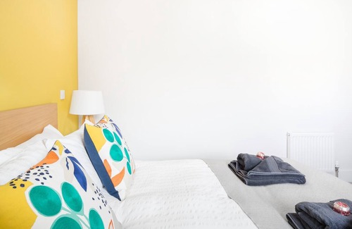 Merchiston Apartment | Contemporary Light Filled Apartment Close to the City Centre