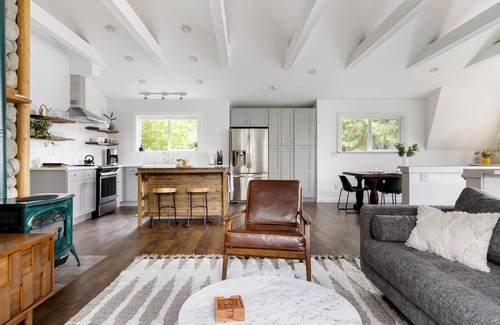 Edmonds House | Stillhouse Guest Home in Edmonds